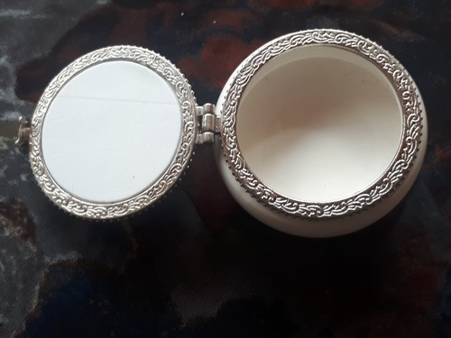 Cat jewellery / pill box - cat lover collectable - Picture 3 of 3