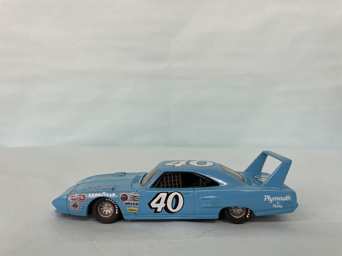 Racing Champions Pete Hamilton #40 1970 Plymouth Superbird Racing Champions Pete Hamilton #40 1970 Plymouth Superbird