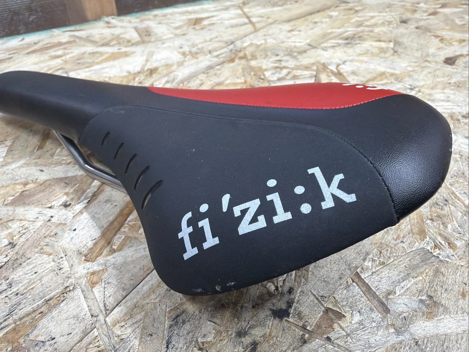 Sillín Fizik Antares R5 - Riel K:ium negro/rojo 199 g Rieles Kium 7x7 138 mm de ancho Foto 4 de 4