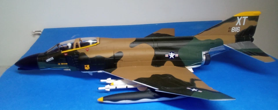 Corgi 1:72 McDonnell Douglas F-4C Phantom II die-cast airplane. Vietnam era. - Image 2 of 4