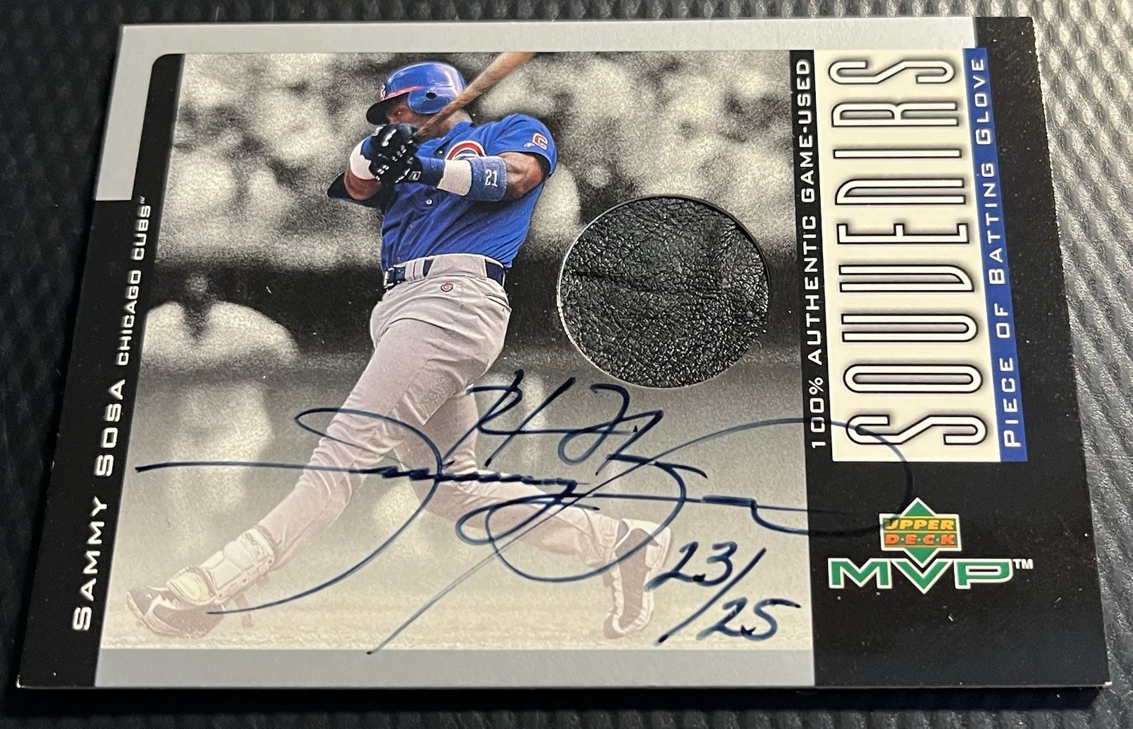2001 Sammy Sosa Cubs 23/25 Upper Deck MVP Autographed Game U