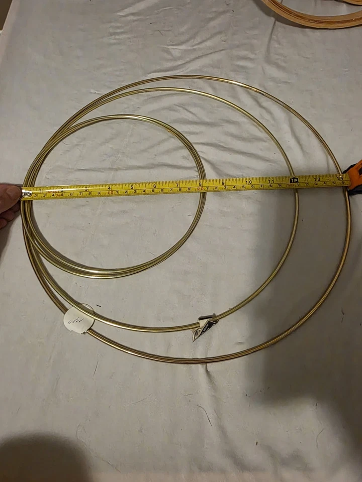 7 Crafting Hoops. 3 Wood Embroidery Hoops. 4 Metal Gold Tone Hoops - Image 4 of 4