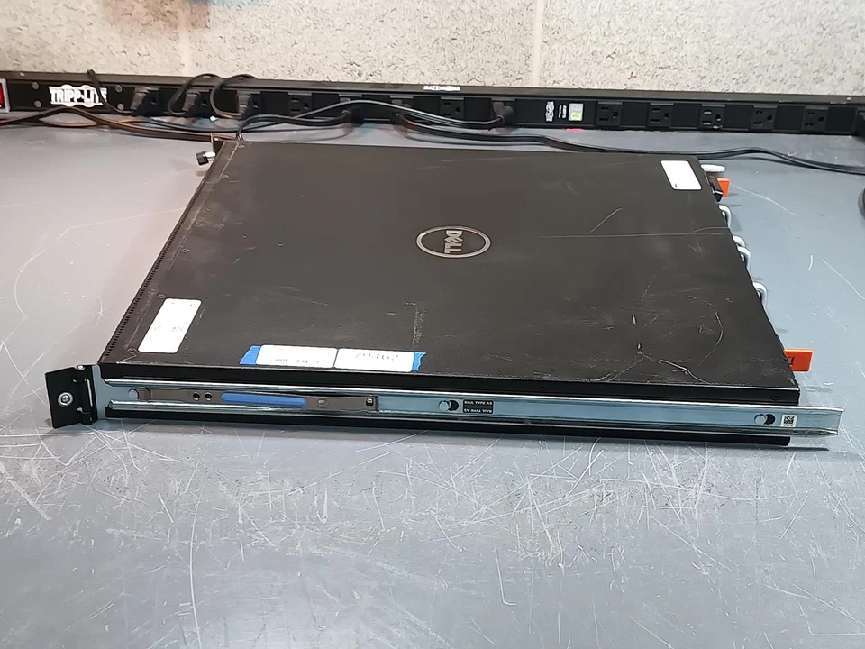 Dell Force10 S4820T 48x 10GBase-T + 4x 40GbE QSFP Network Switch - Image 3 of 4