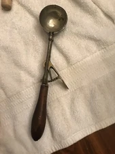 Vintage Ice Cream Scoop Gilchrist's No. 31 Wooden Handle Scooper