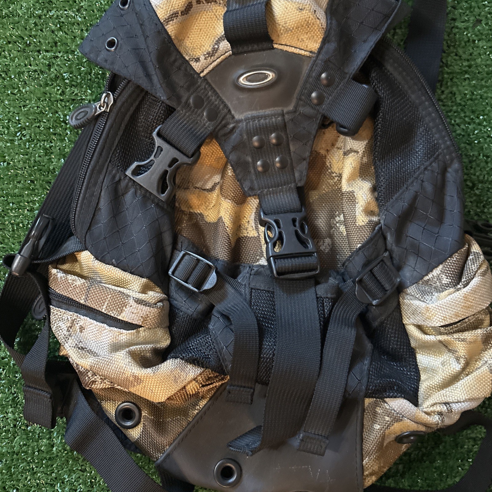 Oakley Software Mini Icon Tactical Backpack Camou… - image 3