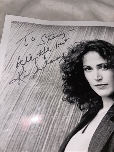Kim Delaney Autographed 10”x8” B&W Photo 1999 Detective Diane Russell NYPD Blue - Afbeelding 7 van 7