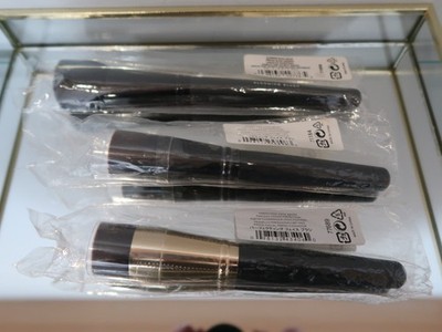 BARE MINERALIES ESCENTUALS MAKE-UP PINSEL PERFEKTIONIERENDER GESICHTSBÜRSTE x 2, ROUGE
