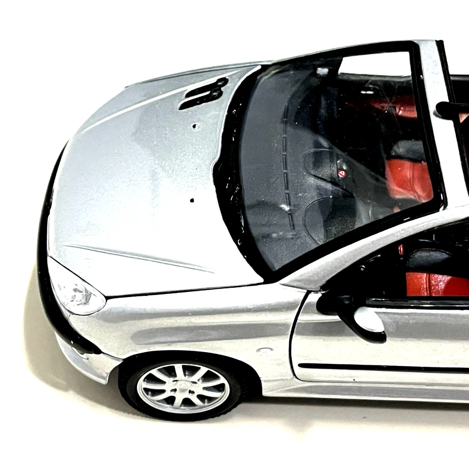 Welly 1/24 No.2413 Peugeot 206 CC Silver Model Car - Image 4 of 4