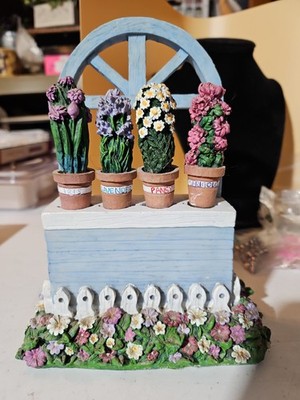 Flower Box With Flower Handled Spreaders