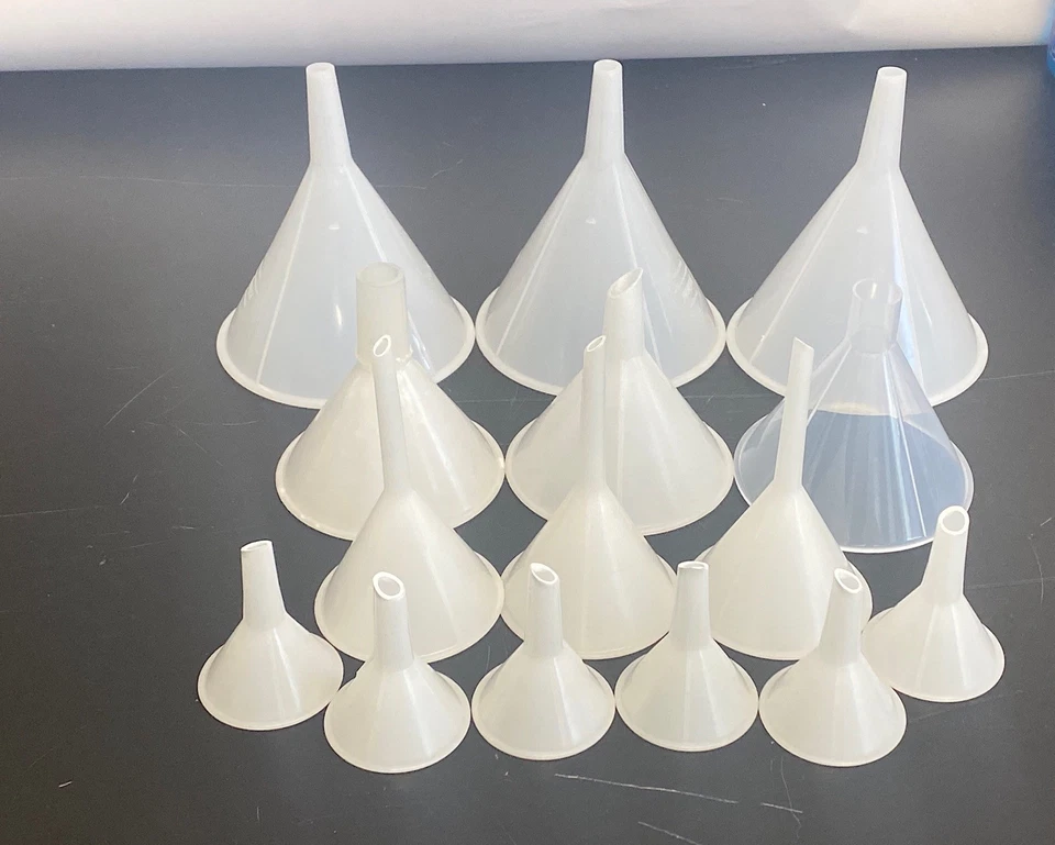 Funis analíticos e em pó padrão de polipropileno de laboratório usados (15)  - Imagem 2 de 4