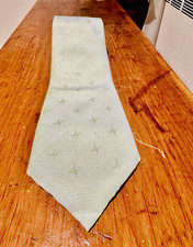 Gucci Men's Green Silk Woven Tie Geometric Logo Pattern Made in Italy