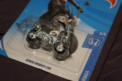 HOT WHEELS 2018 HONDA MONKEY Z50 MINI BIKE MOTORCYCLE WHITE NIP - Picture 3 of 7
