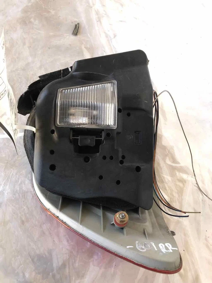 BMW SERIE 3 328CI 2000 luz trasera lámpara cuarto panel montado pasajero derecho derecho derecho Foto 3 de 4