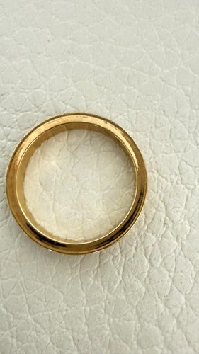 VINTAGE GOLD TONE CHANNEL SET RED ETERNITY BAND RING SIZE 6.75 STACKABLE - Picture 5 of 6