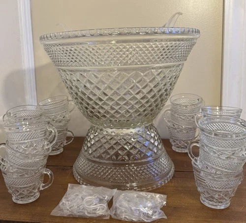Vintage Anchor Hocking Wexford 39 Piece Glass Punch Bowl Set With Original Box