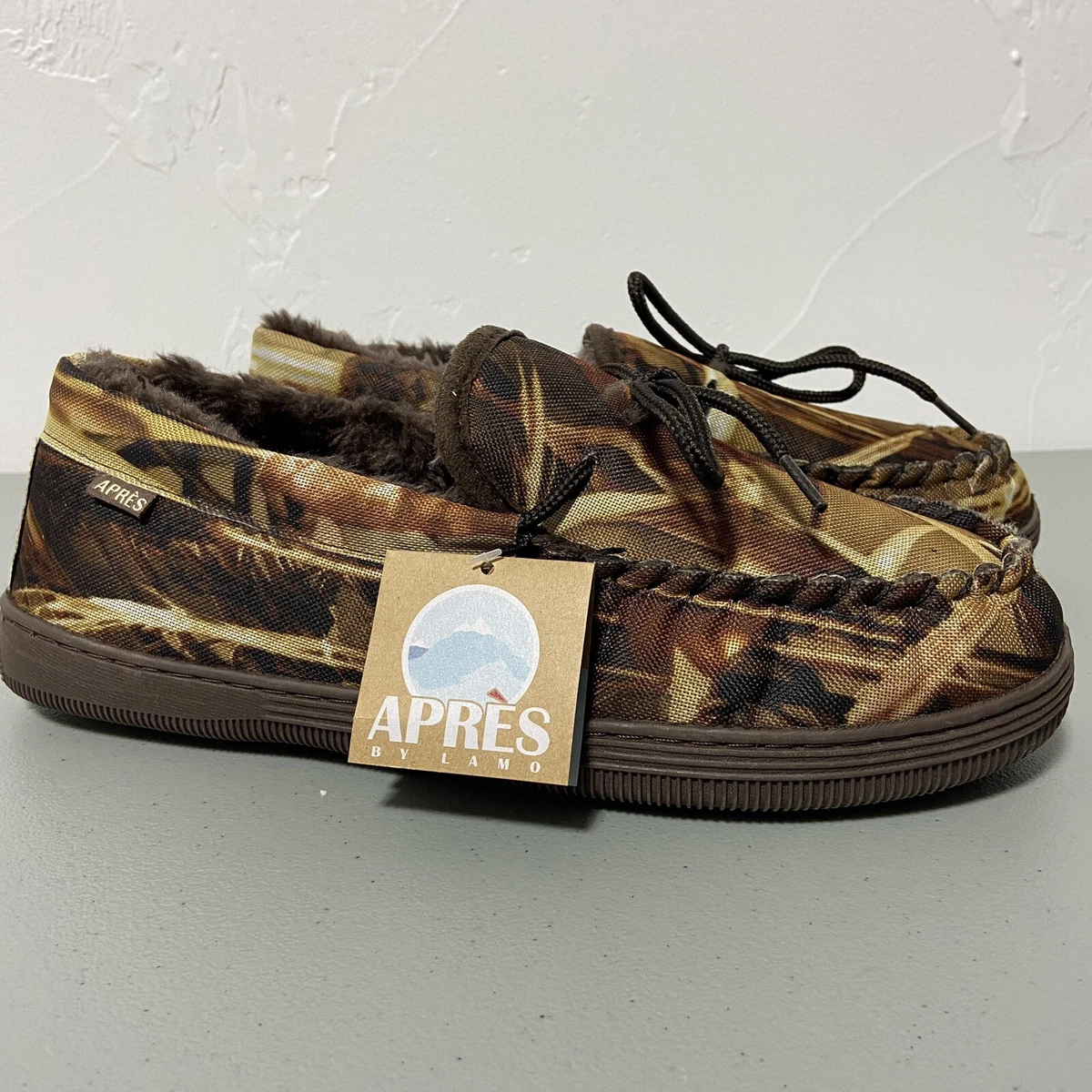 Apres by Lamo Men s Slippers NWT Hardsole Moccasins Faux Fur Size