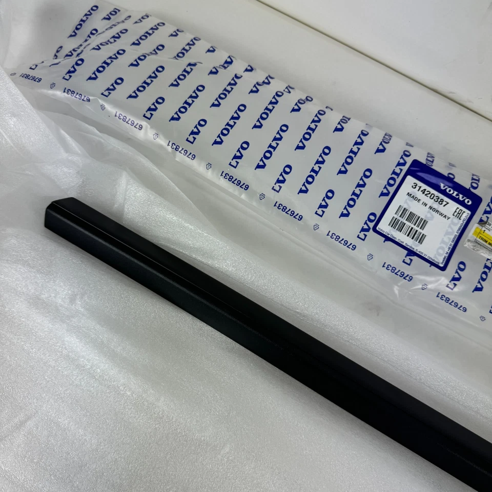 2017 - 2024 Volvo V90 Cross Country Front Left Side Door Molding Trim 31420387 - Image 3 of 4