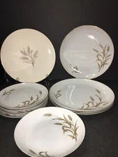 Vintage set of 8 Wentworth Golden Harvest and 1 Edwin Knowles Classic Wheat READ