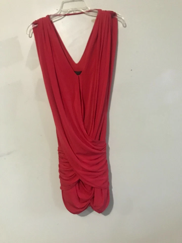 Nuevo con etiquetas Vestido BCBG Maxazria $198 Talla S Rojo Envolvente Plisado Lateral Mujer Corte Elegante Foto 4 de 4