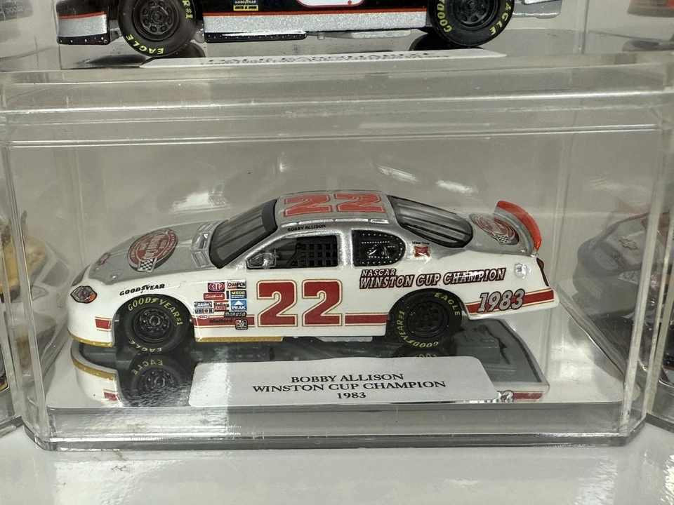 Lote de 10 2003 Winston Cup Series Champions Victory Lap 1/64 en estuches acrílicos Foto 3 de 4