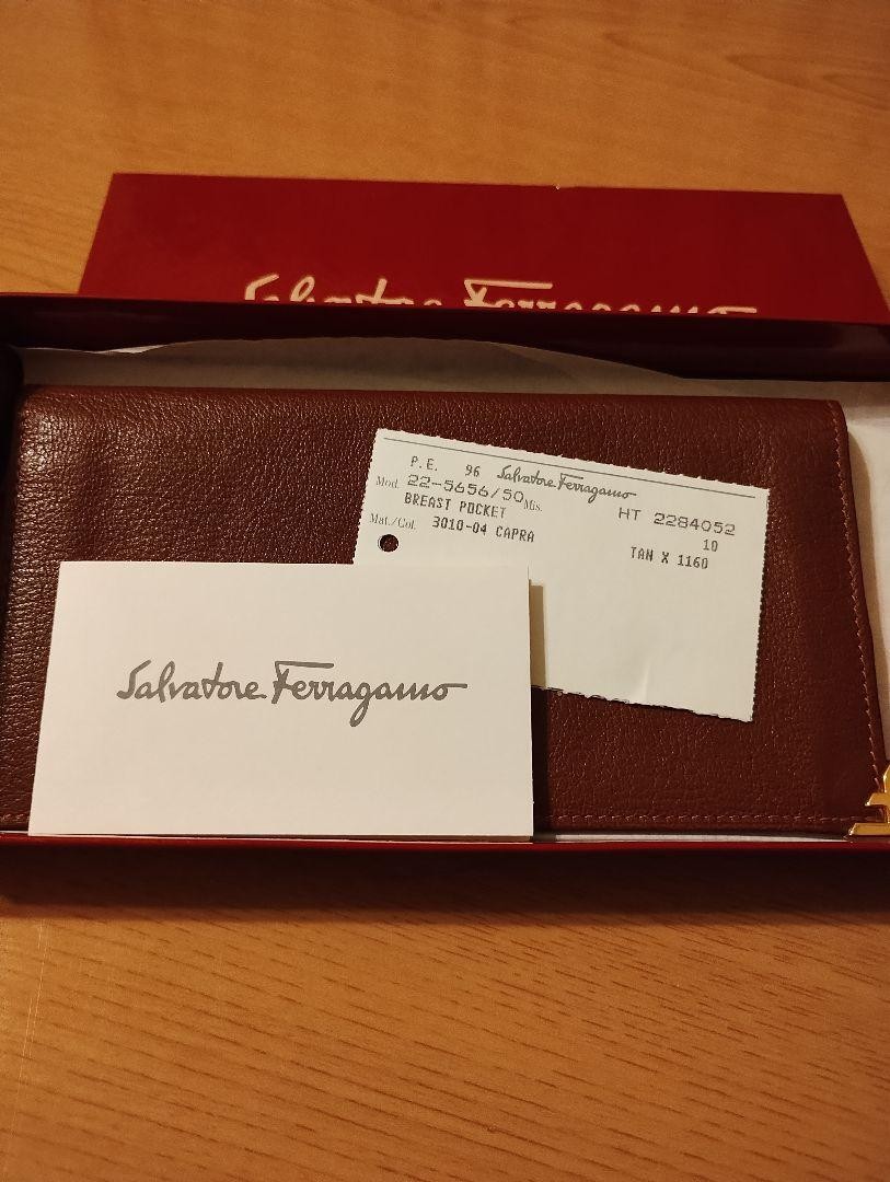 Salvatore Ferragamo ケース ブラウン Salvatore Ferragamo Brown Leather Card Case Multiple Pockets Used