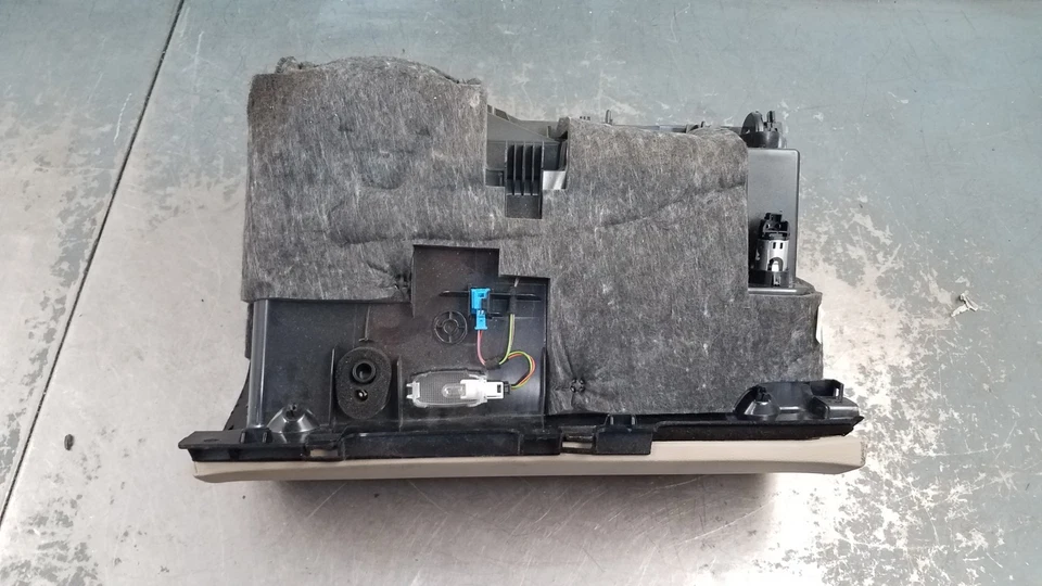 2011 Mercedes Benz AMG E 63 Glove Box #4899 P6 - Image 3 of 4