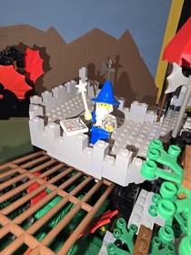 LEGO Castle 6082 Fire Breathing Fortress 100% Complete w/ Instructions ***