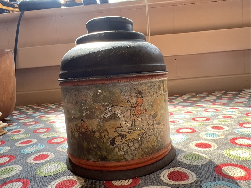 Rare Vintage Round Tin Humidor Hunting SceneFox Hunt