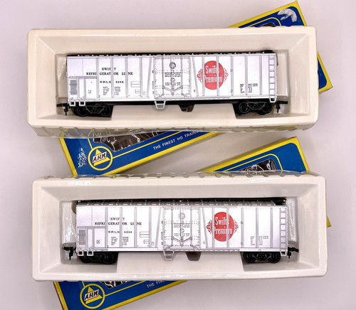 AHM / Rivarossi HO scale 50' Reefer SWIFT SRLX 4244 (5242-10) set of two (2) | Zustand: Used