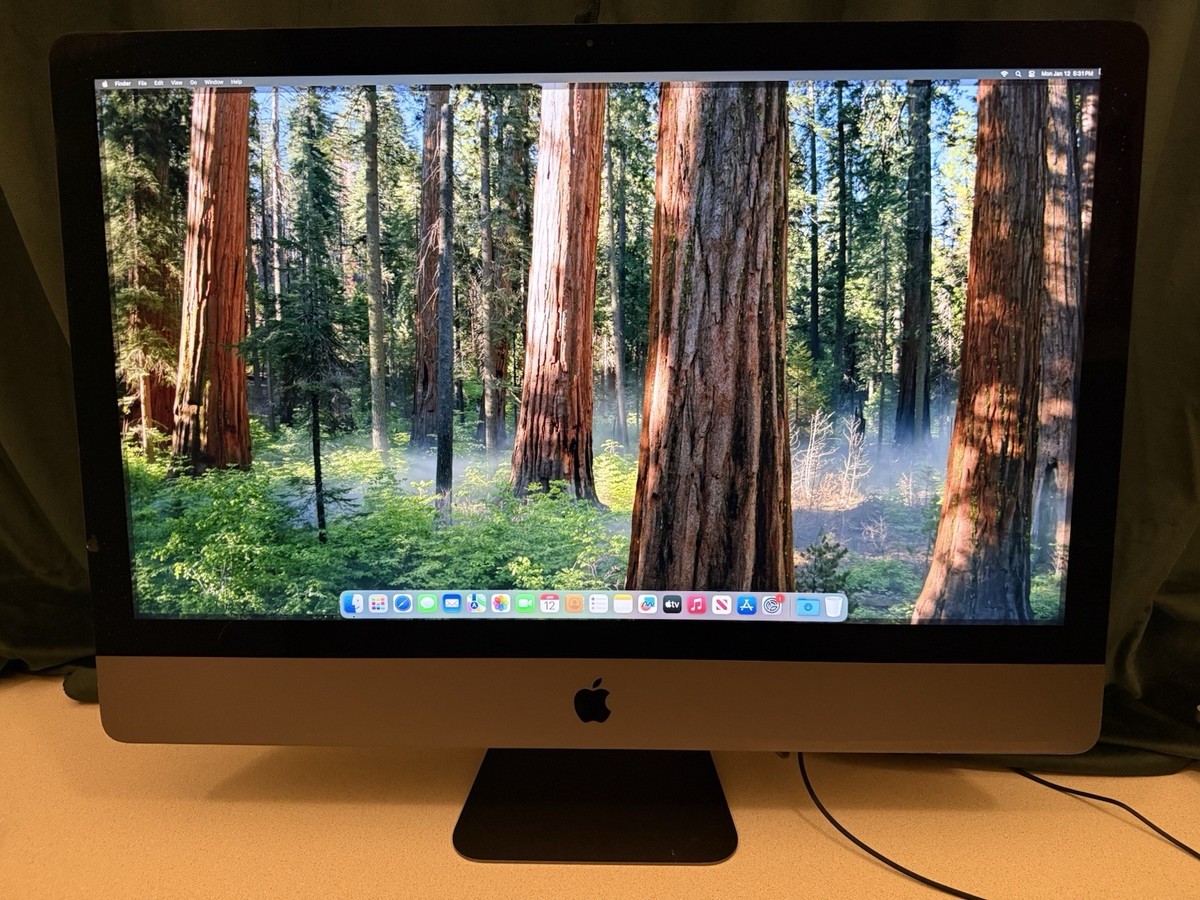 2017 Apple iMac Pro - 3.0GHz - 10-Core Xeon W Vega 56 - 32GB RAM