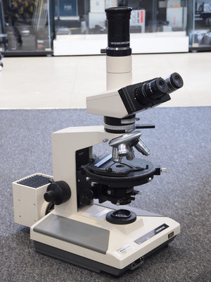 Olympus BH2 Scientific Polarisationsmikroskop und Zubehör C2129