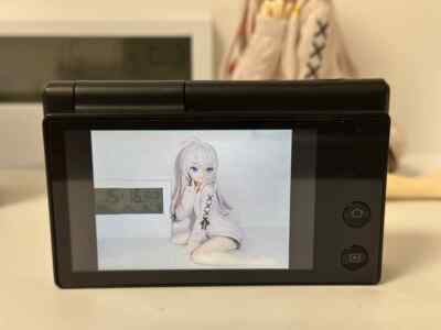 Samsung MV800 Digital Camera Flip-out Vlog 5X Optical Zoom 16.1MP