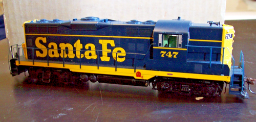 HO SCALE SANTA FE GP9 PHASE II - GENESIS G-62385 - DCC & SOUND - PRE-OWNED - Picture 2 of 4