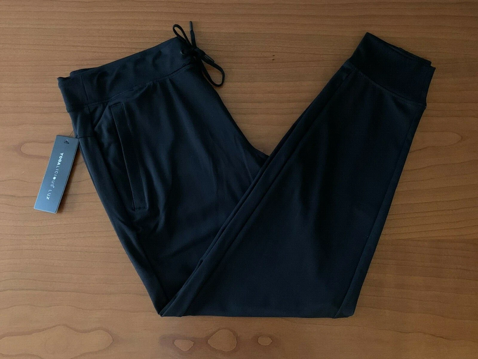 $78 Yogalicious Lux Women's Sz L Cuffed Ankle Jogger Pants Black Pockets NWT
Opens in a new window o