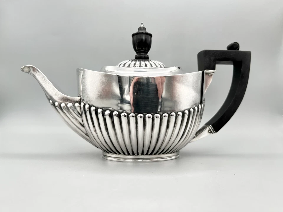 TETERA VICTORIANA DE PLATA ESTERLINA, THOMAS BRADBURY & SONS, LONDRES, 1897 Foto 2 de 4