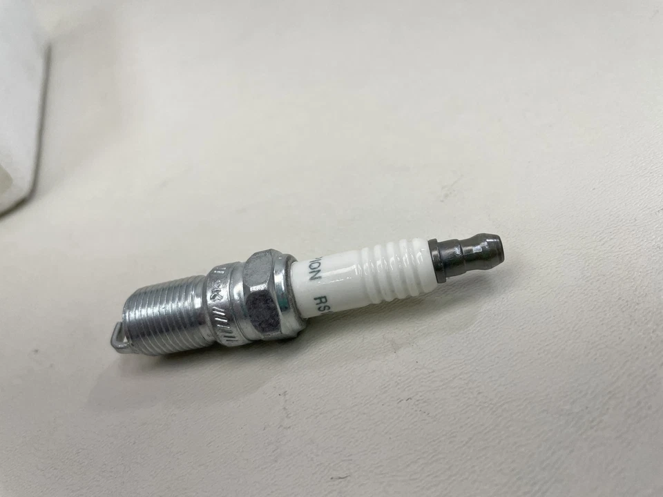 CHAMPION 401S / 71116 COPPER PLUS SPARK PLUG SET OF (24) AUTOMOTIVE / TRUCK - Image 4 of 4