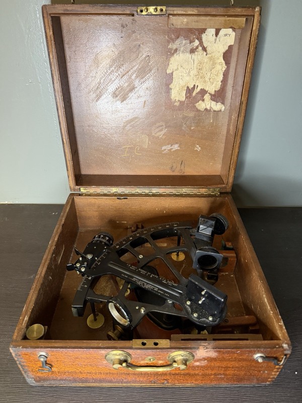 Bendix Aviation US Navy Mark II Sextant WWII  Wood Case