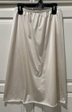 Vanity Fair Nylon Slip Size Medium 26  Off White