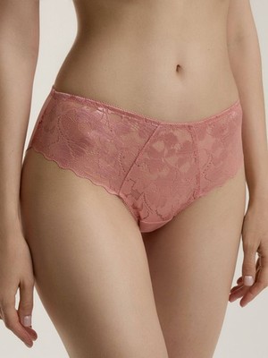 Conte Femina - Embodiment of Femininity  Lornea