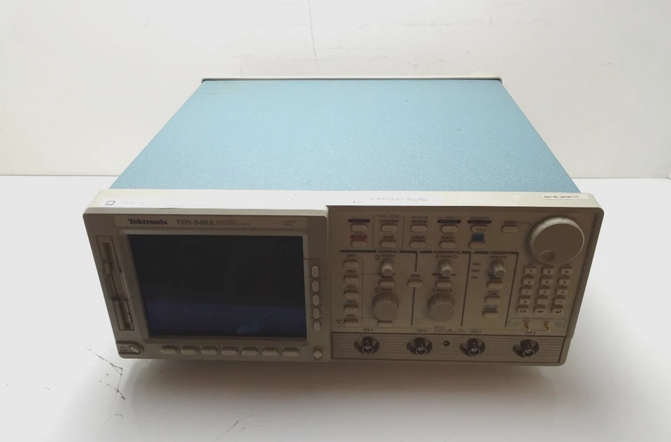 Osciloscopio digitalizador Tektronix TDS 640A | 500 MHz, 2 GS/s | Faltan pies Foto 2 de 4