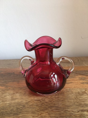 Vintage Royal Scot Cranberry Glass Vase Ruffled Rim & handles 9cm Tall boxed - Picture 16 of 21