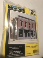 DPM Robert's Dry Goods Store Building Design Preservation Models ￼10200 HO Scale
