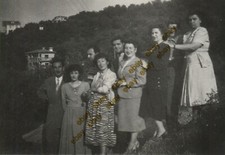  49869 CONSTANTINOPLE 1950s. Group of friends, Greeks. Photo