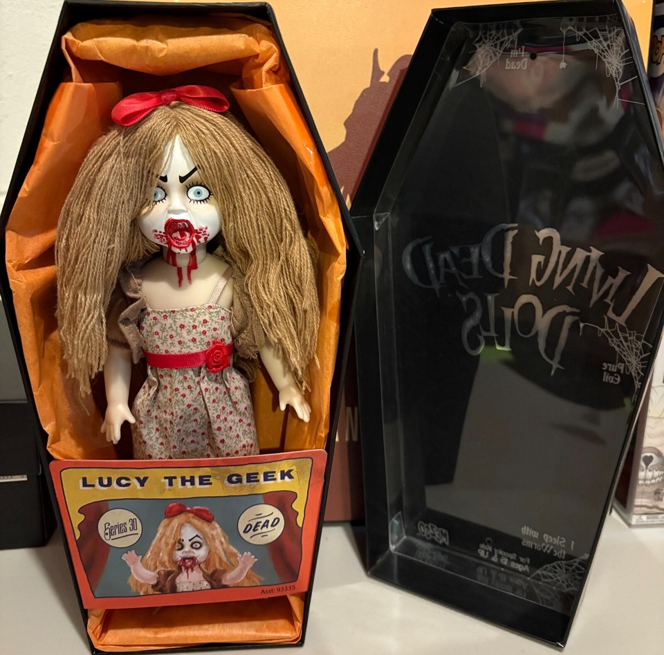 LIVING DEAD DOLLS Lydia the lobster girl EUR 50,00 - FR