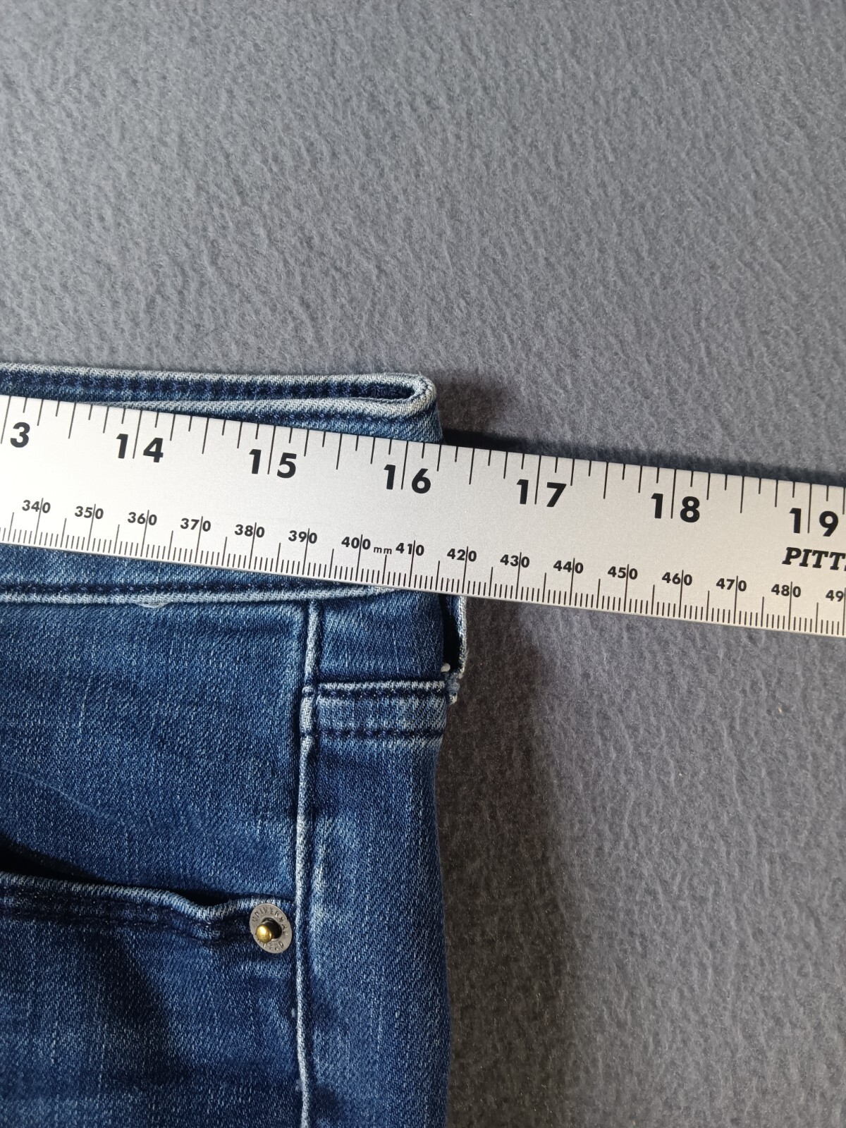 Universal Thread Women's Jeans Mid Rise Skinny Size 6/28R Distressed Blue