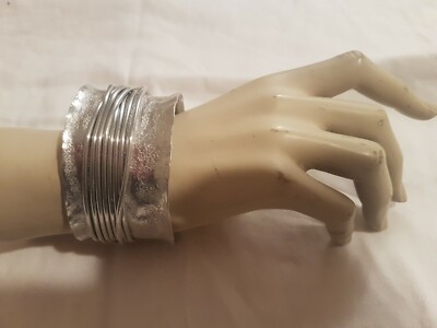 Metallarmband glänzend und gehämmert silberfarben mit Sklavin