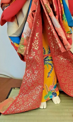 Vintage Japanese Geisha Doll With Orange Kimono, Bamboo Look Base Ryukyu - Picture 3 of 11