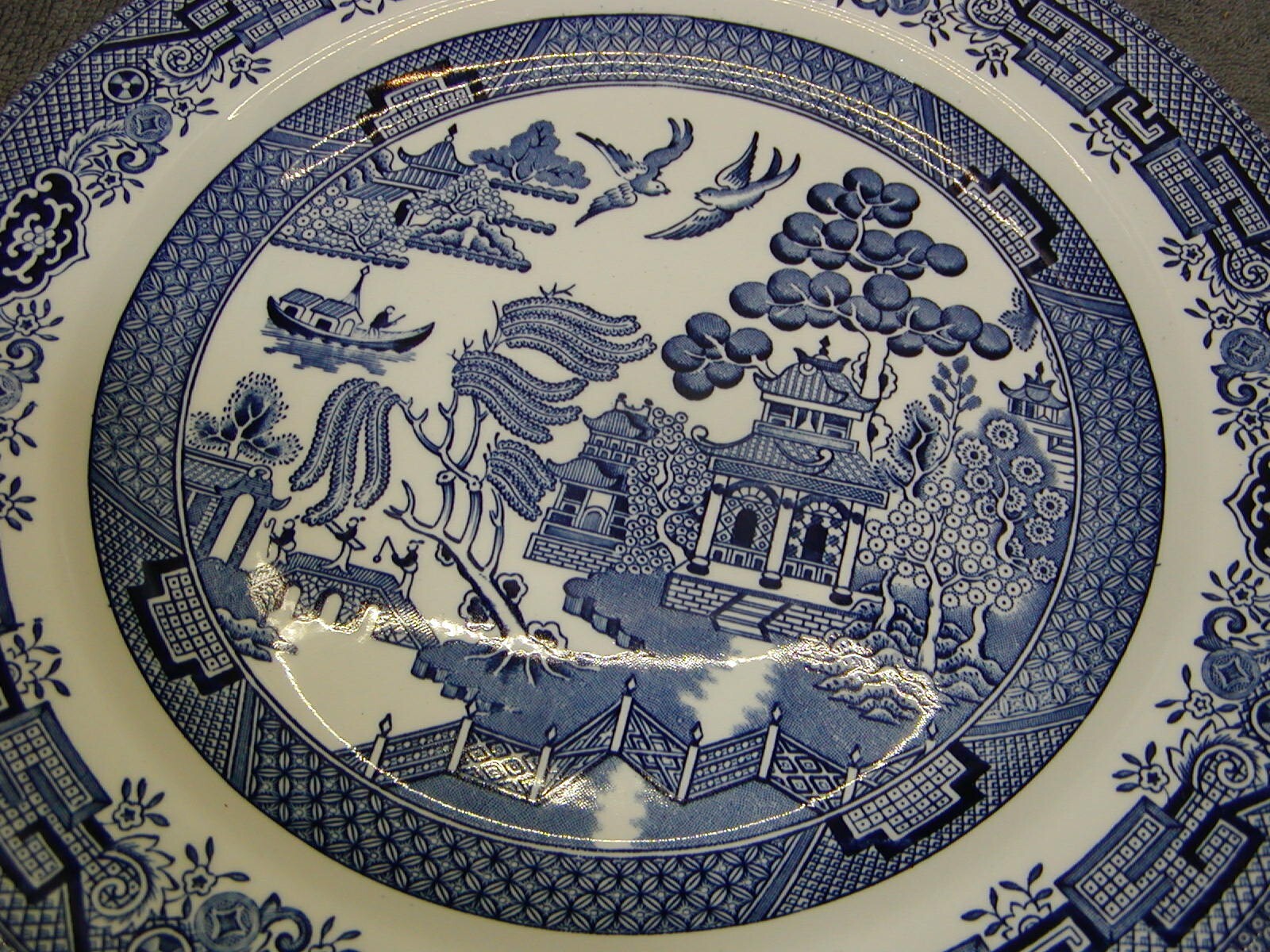 4 CHURCHILL BLUE WILLOW 10-3/8" DINNER PLATES ENGLAND