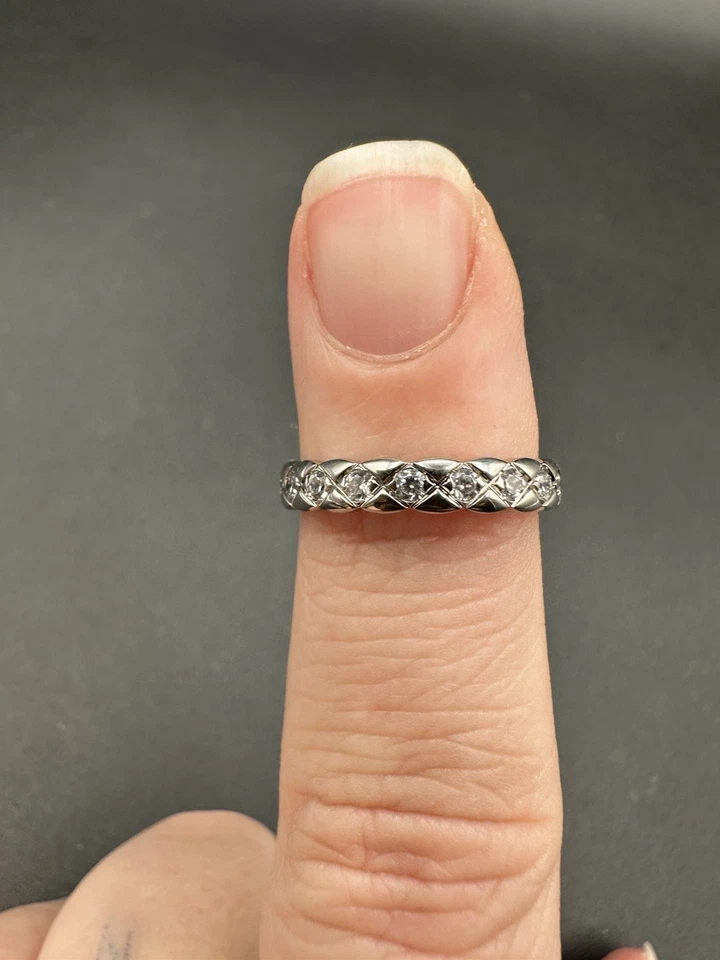 Anillo Chanel Coco Crush Talla 6.25 Blanco Oro 18K Motivo Acolchado Foto 2 de 4