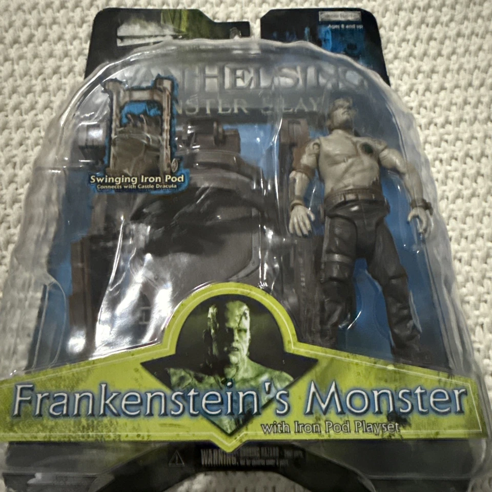 JAKKS VAN HELSING Frankenstein’s Monster with Iron Pad Playset Collectible - Image 4 of 4